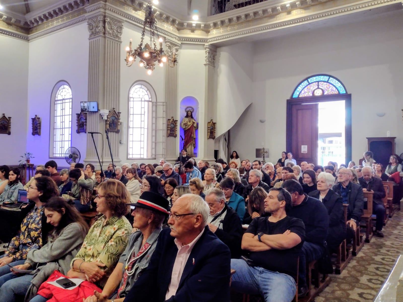Multitudinario Encuentro Coral en la Iglesia de Mansilla